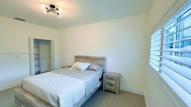 4701 NE 3rd Ave 0, Oakland Park, FL 33334