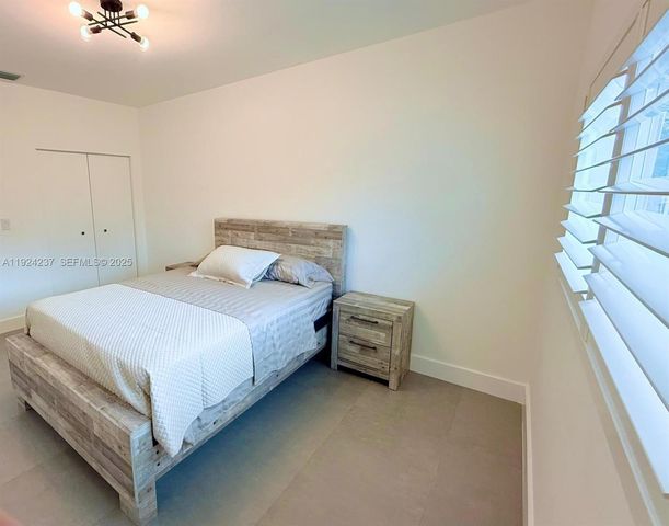 4701 NE 3rd Ave 0, Oakland Park, FL 33334