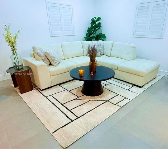 4701 NE 3rd Ave 0, Oakland Park, FL 33334