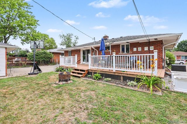 8965 Shannon Drive, Sterling Heights, MI 48314