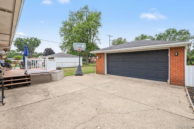 8965 Shannon Drive, Sterling Heights, MI 48314