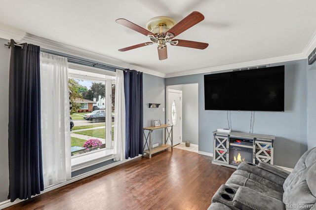 8965 Shannon Drive, Sterling Heights, MI 48314