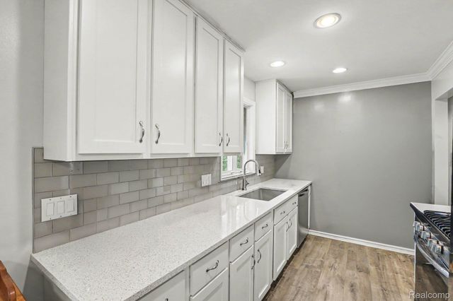 8965 Shannon Drive, Sterling Heights, MI 48314
