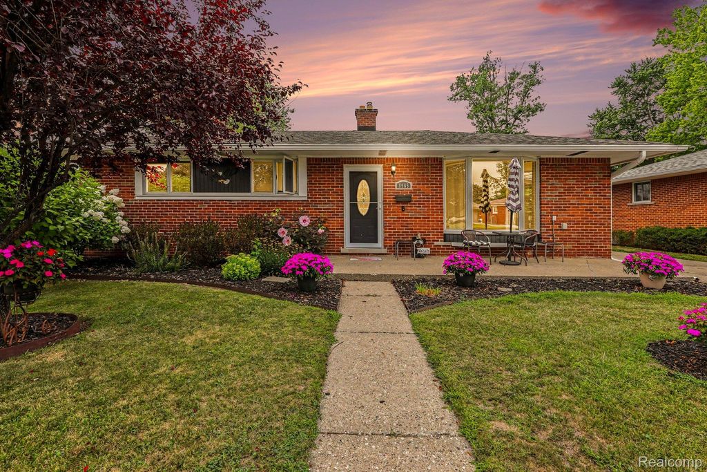 8965 Shannon Drive, Sterling Heights, MI 48314