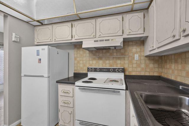 111 Sheffield E, West Palm Beach, FL 33417