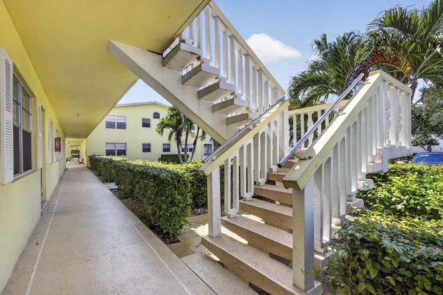 111 Sheffield E, West Palm Beach, FL 33417