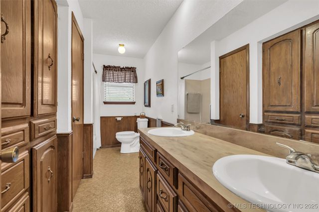 6296 Dickson Rd, Ardmore, OK 73401