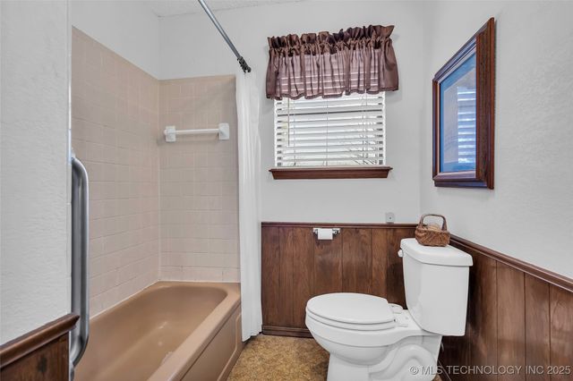 6296 Dickson Rd, Ardmore, OK 73401