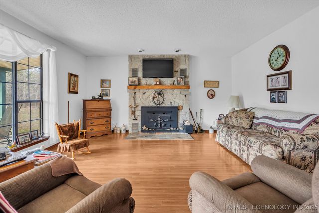 6296 Dickson Rd, Ardmore, OK 73401