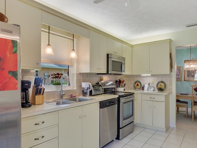 230 N Grove Isle Circle, Vero Beach, FL 32962