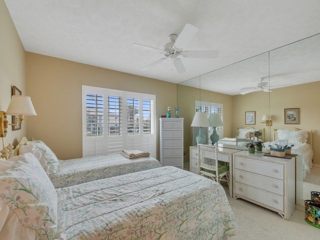 230 N Grove Isle Circle, Vero Beach, FL 32962