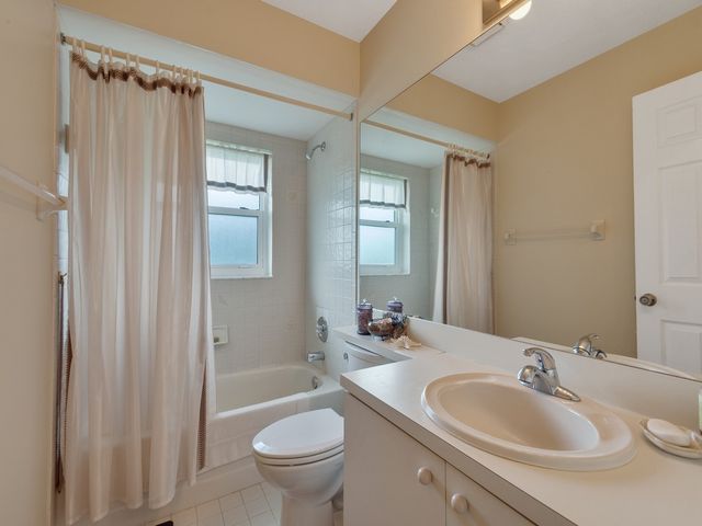 230 N Grove Isle Circle, Vero Beach, FL 32962