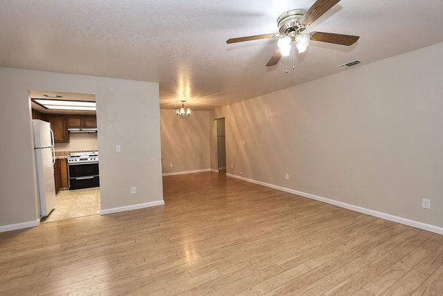 1460 Hickory St, Roseville, CA 95678