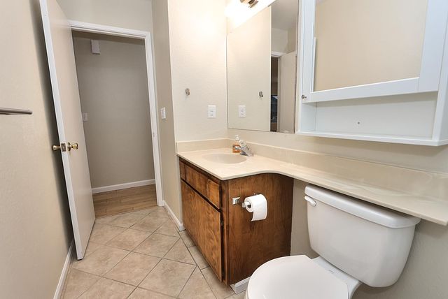 1460 Hickory St, Roseville, CA 95678