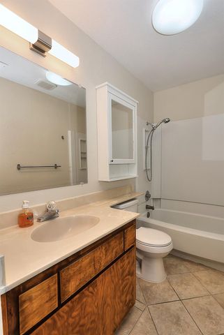 1460 Hickory St, Roseville, CA 95678