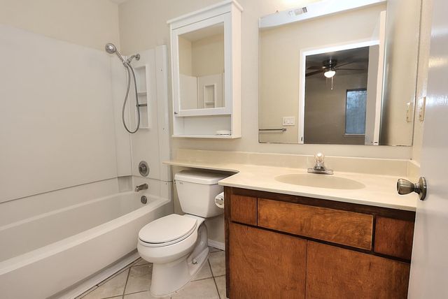 1460 Hickory St, Roseville, CA 95678