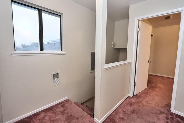 1460 Hickory St, Roseville, CA 95678