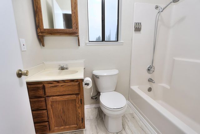 1460 Hickory St, Roseville, CA 95678