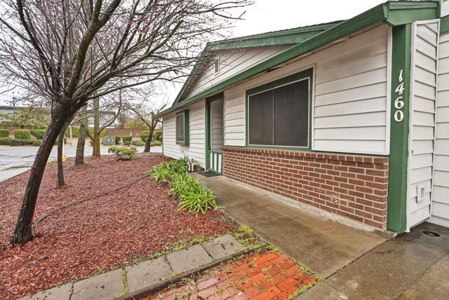1460 Hickory St, Roseville, CA 95678