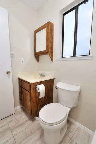 1460 Hickory St, Roseville, CA 95678