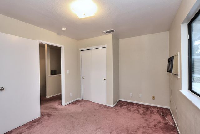 1460 Hickory St, Roseville, CA 95678