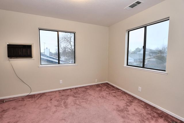 1460 Hickory St, Roseville, CA 95678