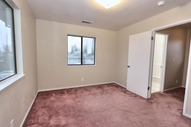 1460 Hickory St, Roseville, CA 95678