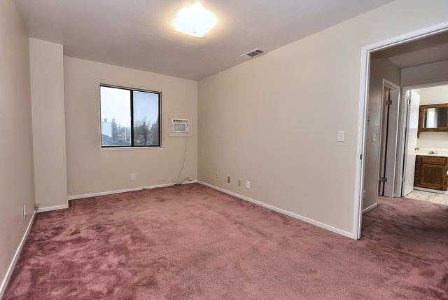 1460 Hickory St, Roseville, CA 95678