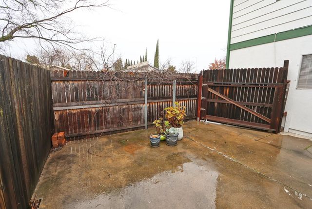 1460 Hickory St, Roseville, CA 95678