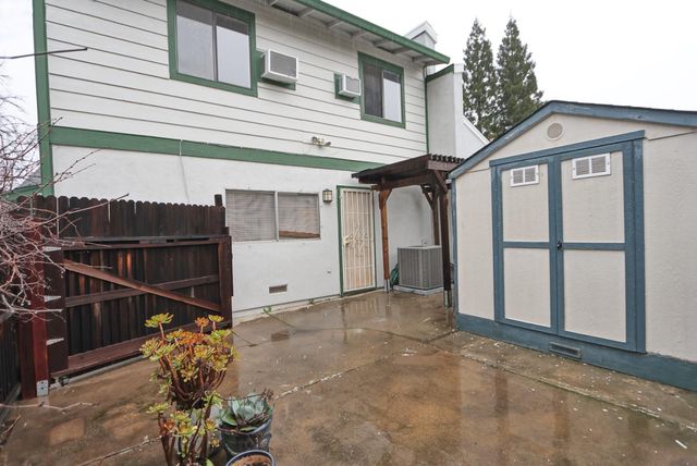 1460 Hickory St, Roseville, CA 95678