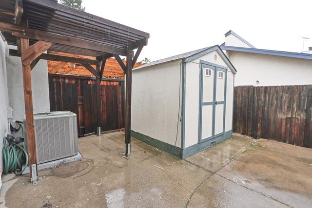 1460 Hickory St, Roseville, CA 95678