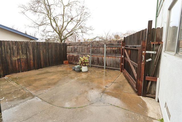 1460 Hickory St, Roseville, CA 95678