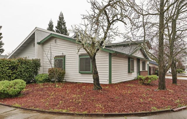 1460 Hickory St, Roseville, CA 95678