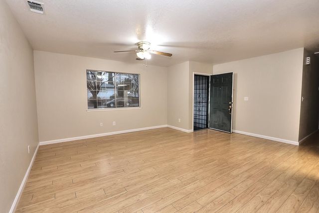 1460 Hickory St, Roseville, CA 95678