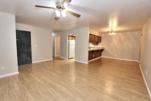 1460 Hickory St, Roseville, CA 95678