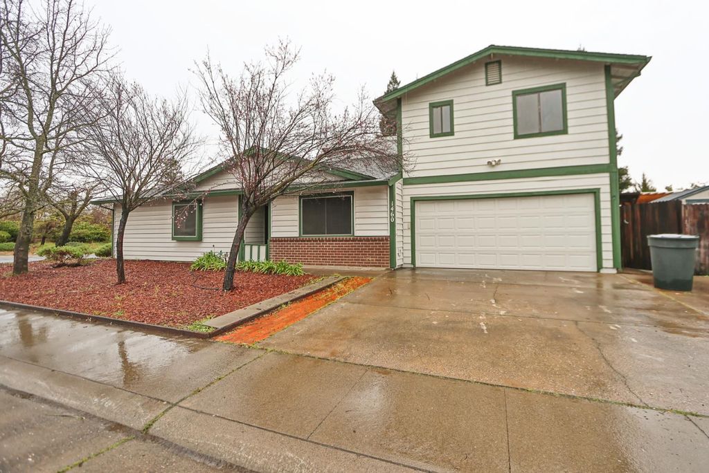 1460 Hickory St, Roseville, CA 95678