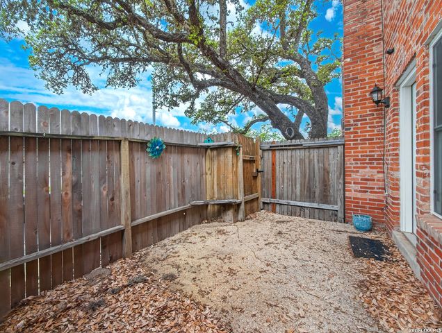 6718 Callaghan Rd Apt 206, San Antonio, TX 78229