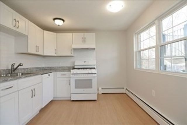 41 Farrwood Ave 9, North Andover, MA 01845