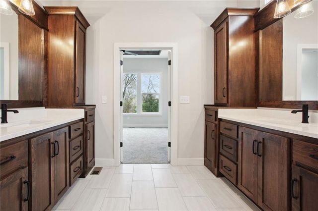 4825 NW Martin Street, Riverside, MO 64150