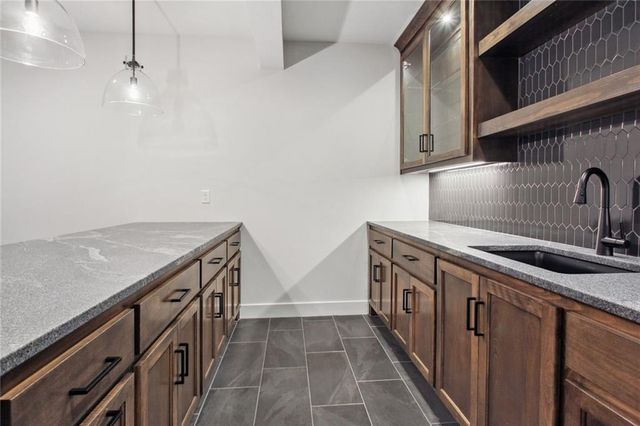 4825 NW Martin Street, Riverside, MO 64150