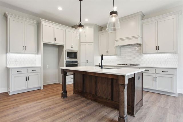 4825 NW Martin Street, Riverside, MO 64150