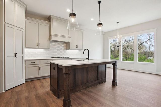 4825 NW Martin Street, Riverside, MO 64150