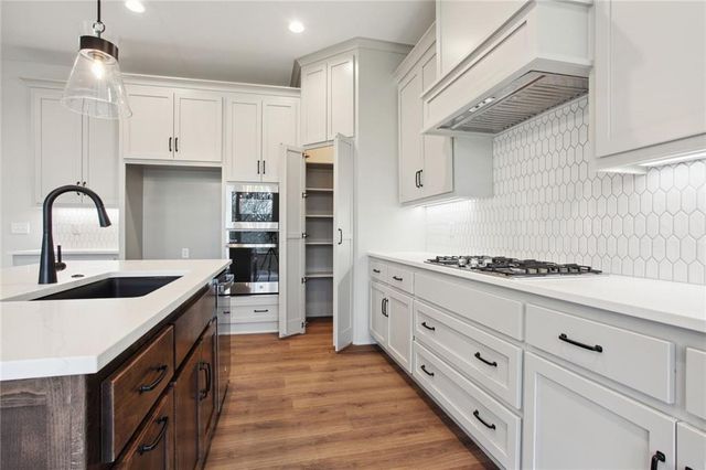 4825 NW Martin Street, Riverside, MO 64150