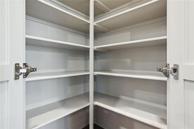 4825 NW Martin Street, Riverside, MO 64150