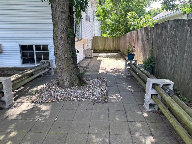 607 N 9th Street, Dekalb, IL 60115