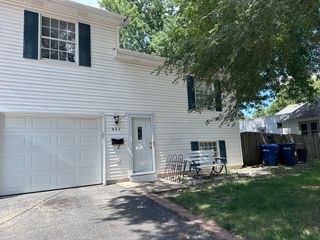 607 N 9th Street, Dekalb, IL 60115