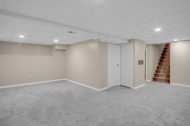 2304 E Glen Oaks dr, Wichita, KS 67216