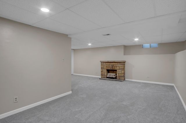 2304 E Glen Oaks dr, Wichita, KS 67216