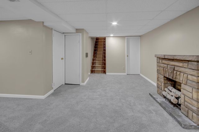 2304 E Glen Oaks dr, Wichita, KS 67216
