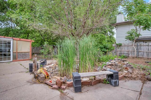 2304 E Glen Oaks dr, Wichita, KS 67216